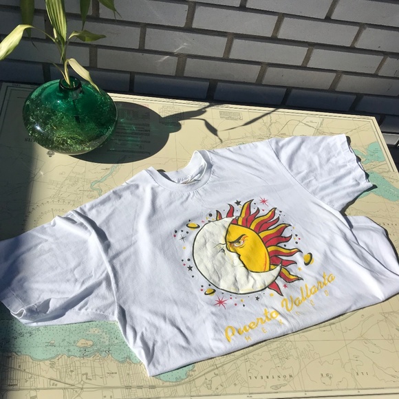 Vintage Sun & Moon Puerto Vallarta Tourism Tee - Picture 1 of 5